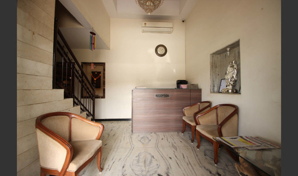 Hotel Q Deck Мумбаи Экстерьер фото