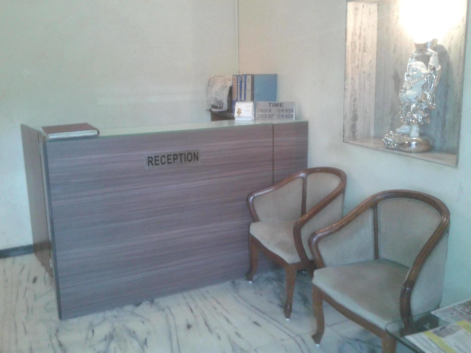 Hotel Q Deck Мумбаи Экстерьер фото